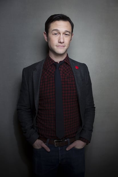 Joseph Gordon-Levitt se declaró abiertamente feminista en el show de Ellen, allí contó que su madre le había educado para ser feminista. “Ella siempre nos decía a mi hermano y a mí que nuestra cultura suele retratar a las mujeres como si fueran objetos. Si no te tomas el tiempo necesario para pensar en ello, todas estas imágenes se filtran en el cerebro y se convierte en la forma en que percibes la realidad”.  Más tarde se grabó en un vídeo, en el que expresaba su punto de vista acerca del feminismo. “Según algunos, el feminismo tuvo sentido en el pasado, pero ahora ya no lo tiene porque los hombres y las mujeres son iguales en todo. Yo no soy ningún experto, pero creo que los hechos indican más bien lo contrario”. 