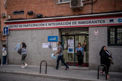 Centro en el barrio de Tetuán (Madrid) donde se convocó el jueves la prueba de idioma para obtener la nacionalidad española.