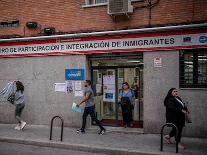 Centro en el barrio de Tetuán (Madrid) donde se convocó el jueves la prueba de idioma para obtener la nacionalidad española.