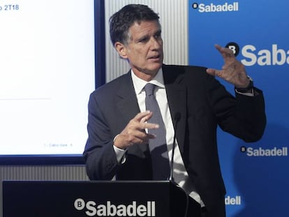 El consejero delegado del Banco Sabadell, Jaume Guardiola, informa en rueda de prensa los resultados económicos del grupo correspondiente a los primeros seis meses del año.