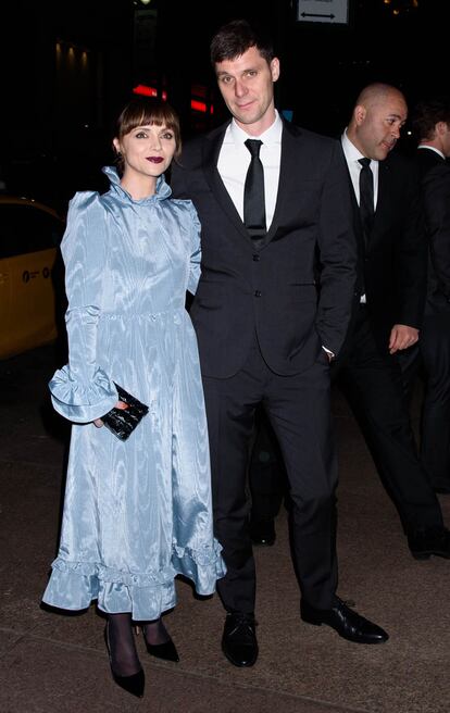 La actriz Christina Ricci junto a su marido James Heerdegen.