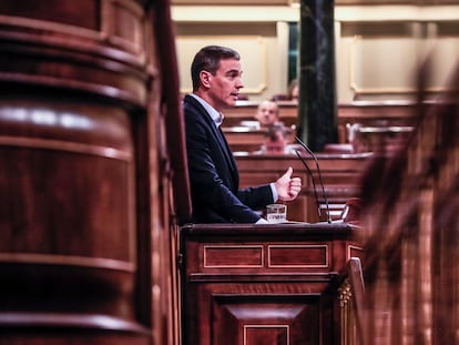 El presidente del Gobierno, Pedro Sánchez, en la tribuna del Congreso este jueves.