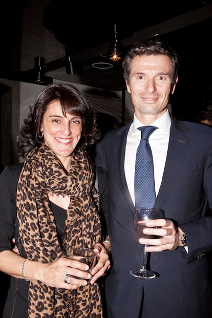 Carlos Delso, director de Louis Vuitton en España, con su esposa.