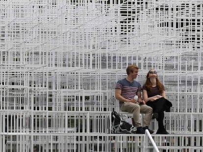 Pabellón de la Serpentine Gallery, proyectado por Sou Fujimoto, en los Jardines de Kensington, en Londres.