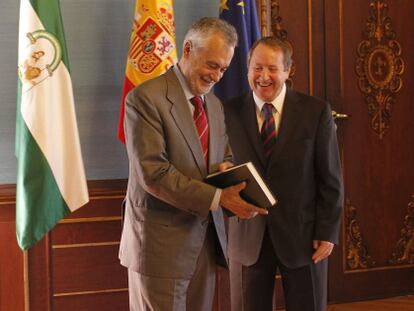 José Antonio Griñán con el presidente del Consultivo, Juan Cano. 