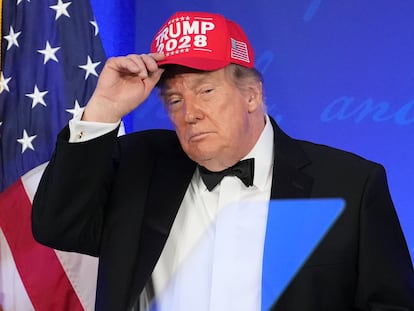 Trump bromea en la repetición de la cena de corresponsales con que será presidente por tercera vez