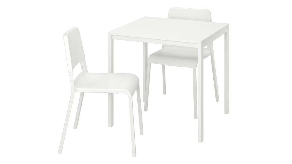 Bajada de precios en Ikea: juego de mesa y dos sillas.