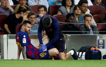 Messi, atendido de su lesión, en el Barça-Villarreal.