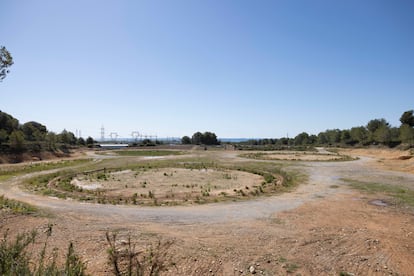 En la imagen los terrenos donde se instalará la desaladora en las afueras de Cubelles.