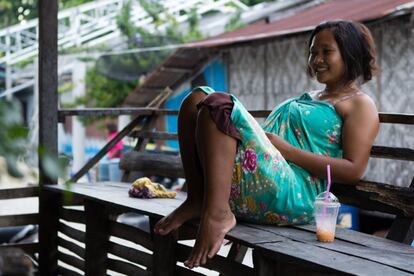 Las mujeres Urak Lawoi ha optado por trabajar en el sector de la hostelería de Koh Lipe bien de camareras o como limpiadoras.