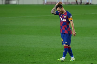 Messi se lamenta durante el Barcelona-Osasuna del jueves en el Camp Nou.