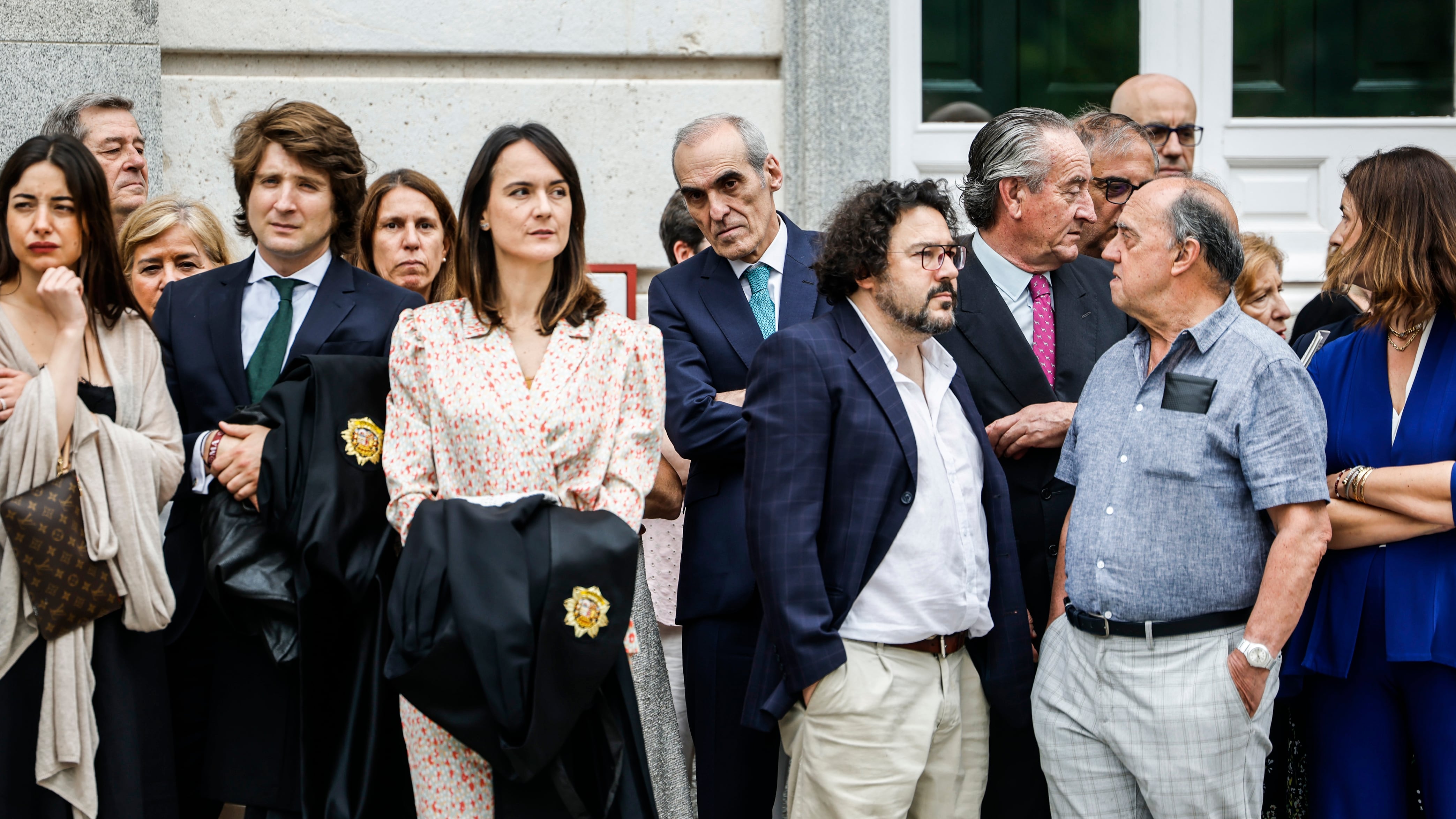 Jueces y fiscales protestan ante los tribunales contra las reformas legales del Gobierno