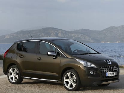 El Peugeot 3008 tiene línea de monovolumen, pero mantiene la agilidad de los turismos.