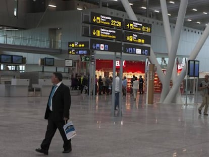 Interior del aeropuerto de Santiago de Compostela, en una foto de archivo.