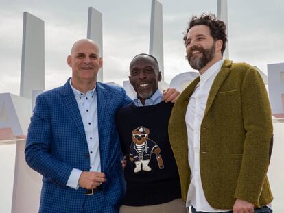 Harlan Coben, Michael Kenneth Williams y Cristobal Tapia De Veerhotocall en el photocall del jurado de Canneseries.