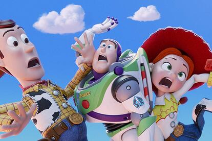 T de Toy Story 4 

Toy Story 3 supuso un final tan emocionante como maduro a la saga que hizo del cine de animación el género taquillero y respetado por la crítica que es hoy en día. ¿Empañará Pixar su brillante legado con esta continuación o logrará, una vez más, entregar una obra maestra para todos los públicos? El 21 de junio saldremos de dudas.