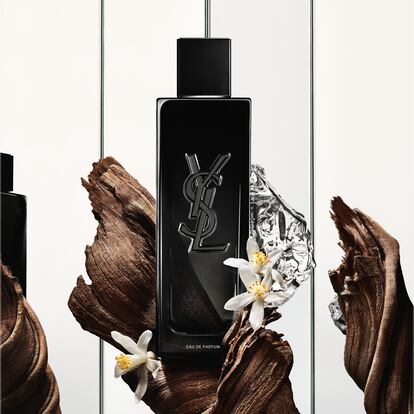 Con una estructura poética e innovadora, las notas amaderas de MYSLF se entremezcla con el frescor y la sensualidad de las flores.