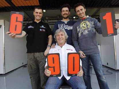 La saga de pilots dels Nieto al circuit de Xest, amb Ángel Nieto al centre.