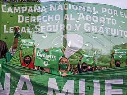 Movilización a favor de la legalización del aborto en noviembre de 2020 en Buenos Aires.