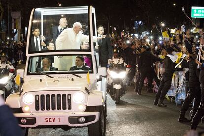 El Papa Francisco llega a la Nunciatura Apost&oacute;lica. 