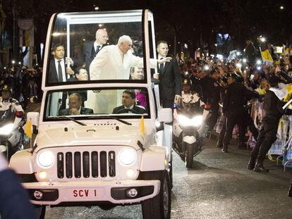 El Papa Francisco llega a la Nunciatura Apostólica.