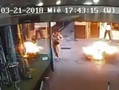 Un vídeo muestra el momento de las detonaciones, que provocaron pánico entre los transeúntes