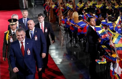 El presidente de la escindida región de Osetia del Sur de Georgia, Anatoly Bibilov, asiste al juramento ceremonial del presidente venezolano Nicolas Maduro en la Corte Suprema de Caracas.