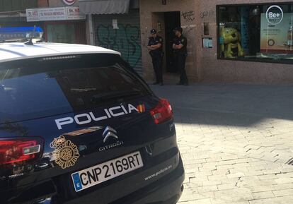 Un coche patrulla en una intervenci&oacute;n policial, en una imagen de archivo.