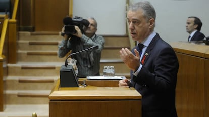 El lehendakari en el pleno de control de este viernes, en Vitoria.