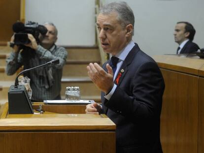 El lehendakari en el pleno de control de este viernes, en Vitoria.