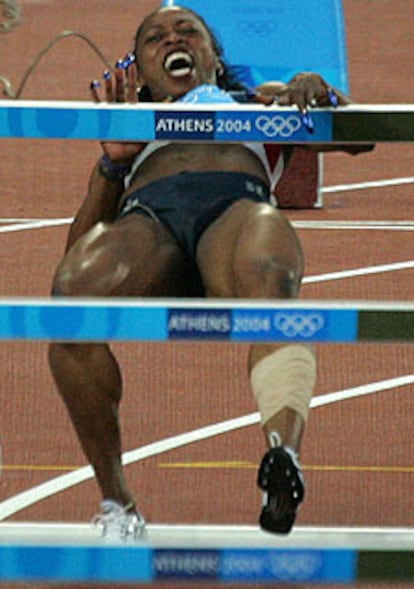 Gail Devers cae antes de saltar la primera valla.