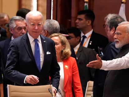 El presidente de EEUU, Joe Biden, y el primer ministro de la India, Narendra Modi, en la primera sesión de la cumbre del G-20 en Nueva Delhi este sábado.