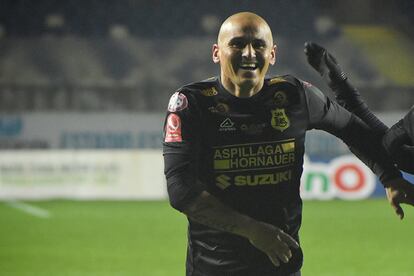 Chupete Suazo festeja su gol para el San Luis de Quillota de la Primera B de Chile el 3 de junio de 2023.