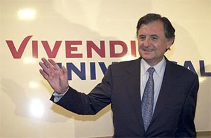 Jean-René Fourtou, sustituto de Jean-Marie Messier en la presidencia de Vivendi. PLANO MEDIO - ESCENA
