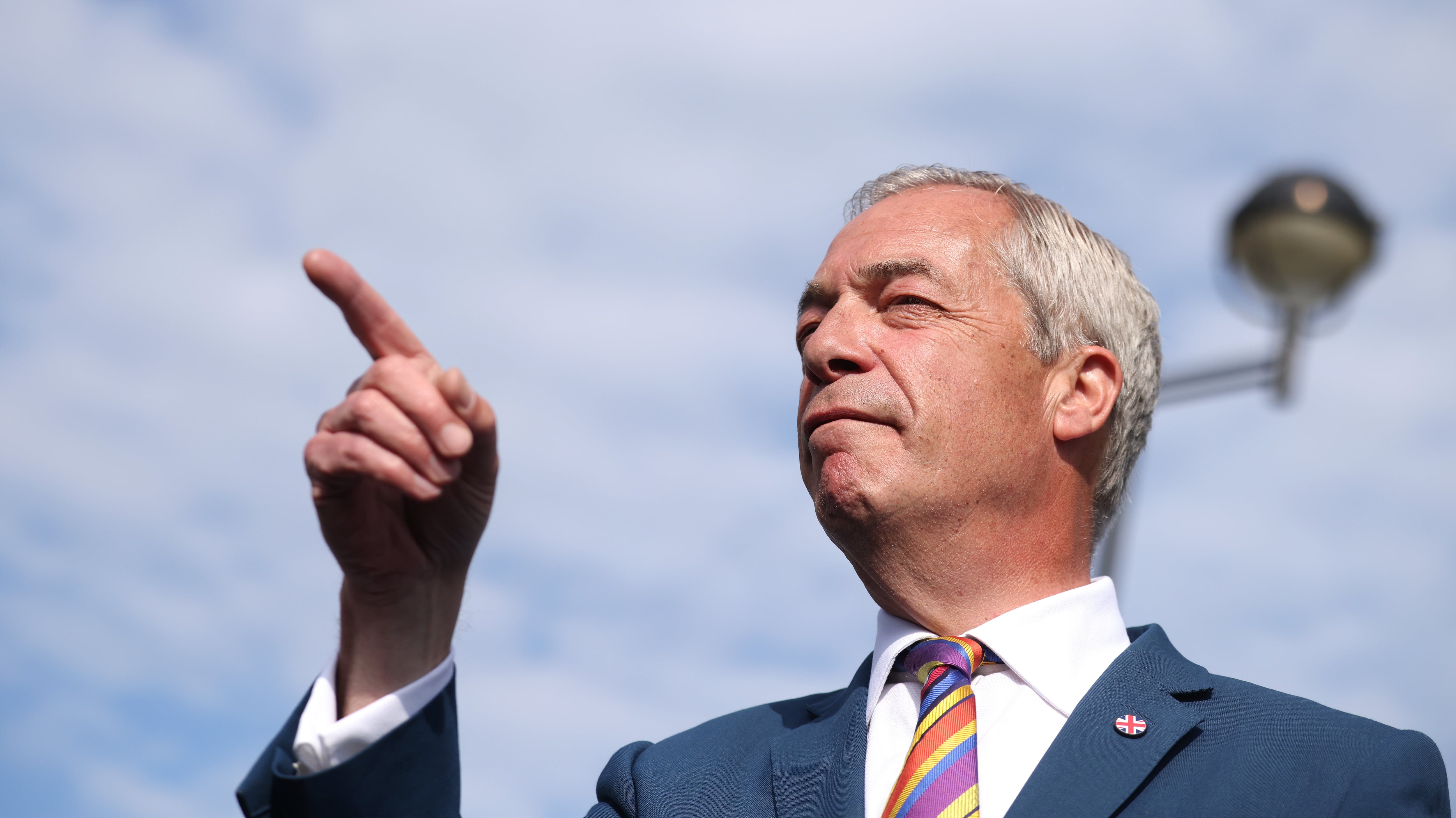 La ultraderecha de Farage agita el odio en el Reino Unido tras la muerte a puñaladas de un joven a manos de un hombre sij