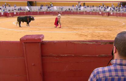 Daniel Luque, ante su primer toro.