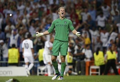 Joe Hart se lamenta después de recibir el tercer gol.