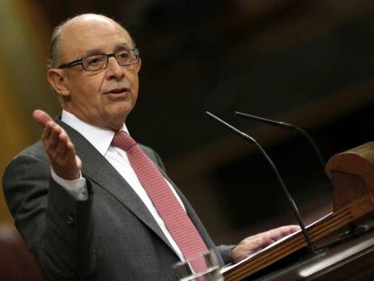 O ministro da Fazenda da Espanha, Cristóbal Montoro, durante seu discurso no plenário do Congresso dos Deputados.