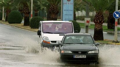 Las fuertes precipitaciones han dejado inundadas a gran parte de las calles de Huelva.