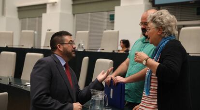 El concejal de Economía, Carlos Sánchez Mato, y otros dos ediles de Ahora Madrid.