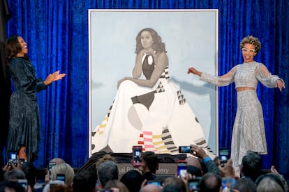 Retrato de la ex primera dama de Estados Unidos, Michelle Obama, de la artista Amy Sherald.