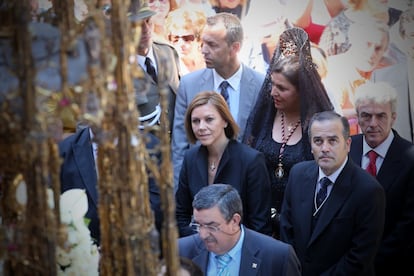 La secretaria general del PP y presidenta en funciones de Castilla-La Mancha, María Dolores de Cospedal, asiste al Corpus de negro riguroso y sin mantilla.