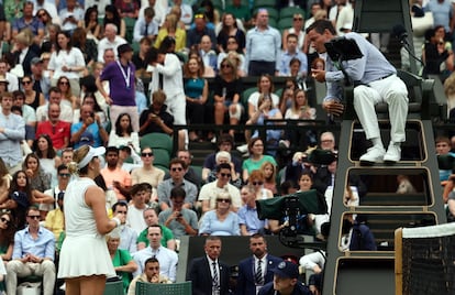 Pavlyuchenkova protesta al juez de silla durante el encuentro contra Kartal.