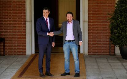 El presidente del Gobierno, Pedro Sánchez, junto al líder de Unidas Podemos, Pablo Iglesias, en la Moncloa. 