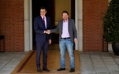 El presidente del Gobierno, Pedro Sánchez, junto al líder de Unidas Podemos, Pablo Iglesias, en la Moncloa.