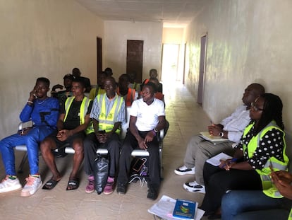 Some of the volunteers of the mass drug distribution program against neglected diseases in Liberia are being instructed to implement the plan. They will have to go into communities to explain the importance of taking drugs that can prevent onchocerciasis, lymphatic filariasis, schistosomiasis and helminthiasis, all diseases caused by parasites or contaminated water.