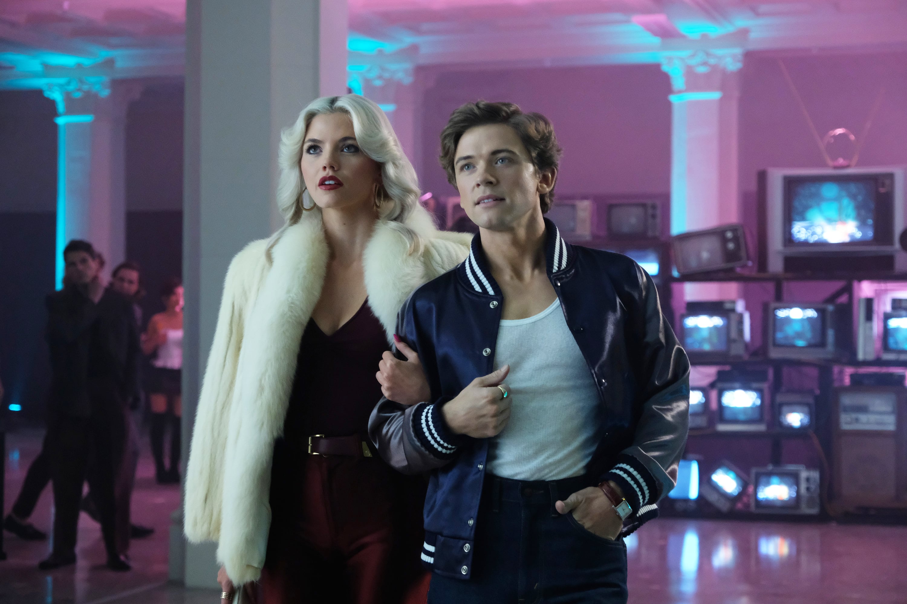 Hayes Warner e Igby Rigney son Debbie y Bret en 'The Shards'.
