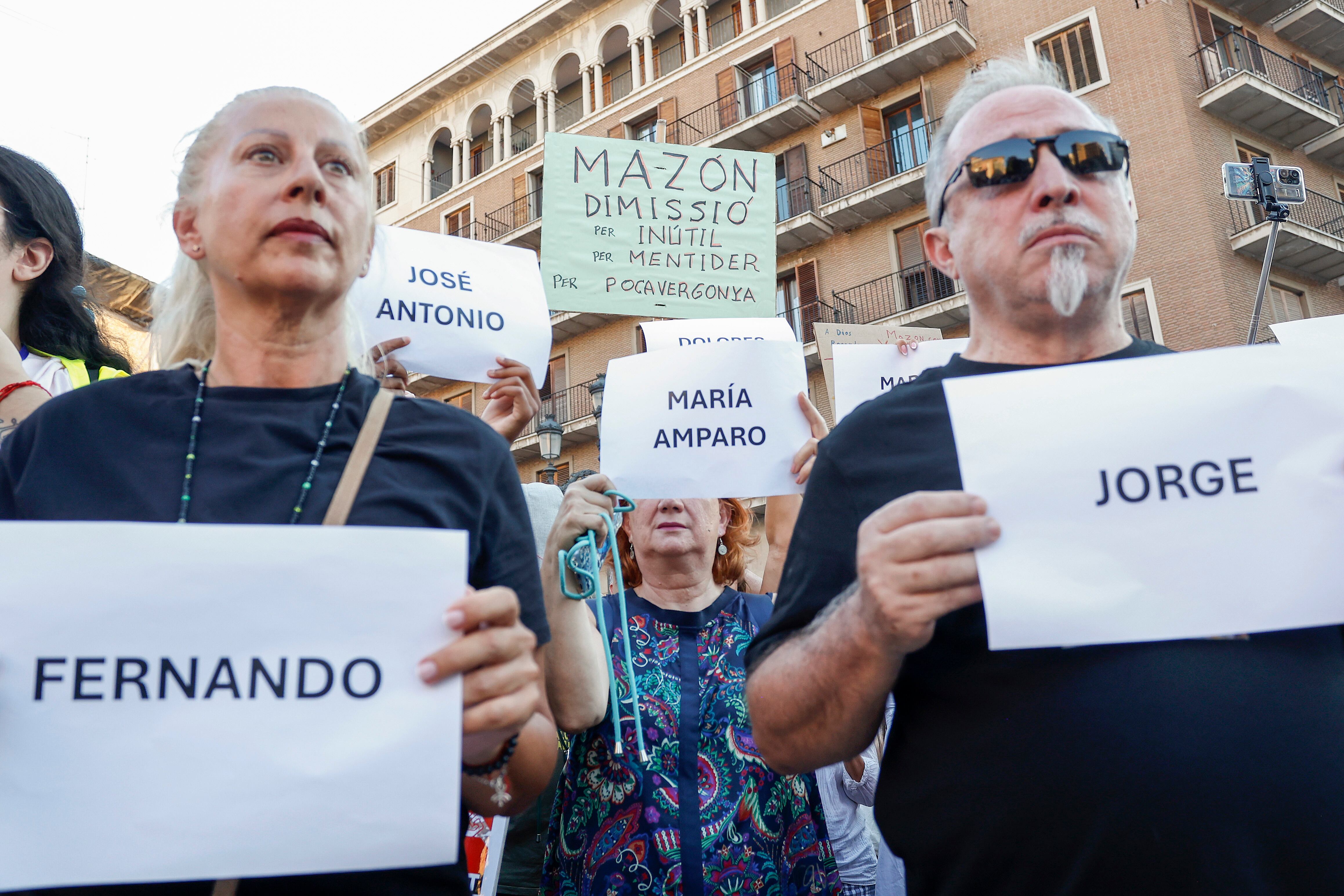 Décima protesta contra Mazón por la dana: “Vamos a estar aquí todos los meses juntos pidiendo justicia”