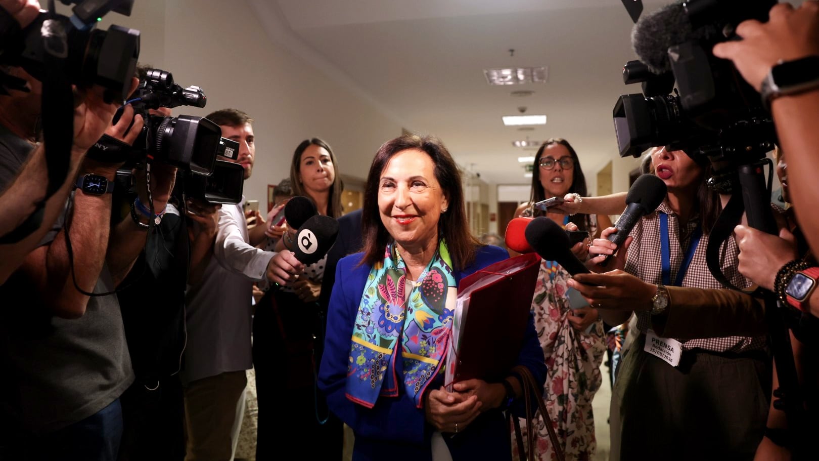 Última hora de la entrada de inmigrantes a Ceuta, en directo | Robles pide disculpas a los ceutíes que se han sentido “abandonados” y advierte de que Ceuta y Melilla “son españolas y son intocables”.