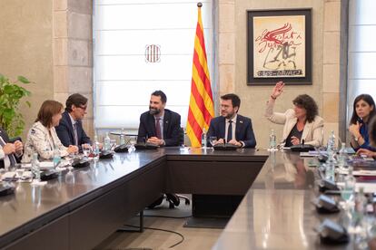 El presidente de la Generalitat, Pere Aragonès (c), preside, el pasado viernes, la cumbre sobre la sequía entre Govern y partidos políticos.